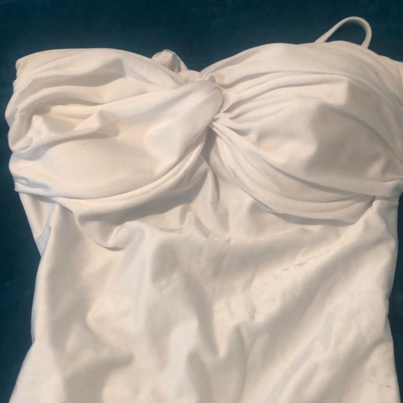 White curvy bathing suit - Picture 3 of 4